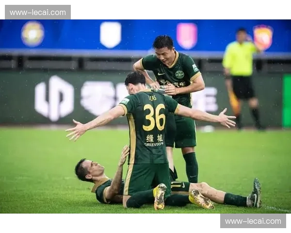 陶强龙远射反超比分 浙江球员52分钟打入关键进球