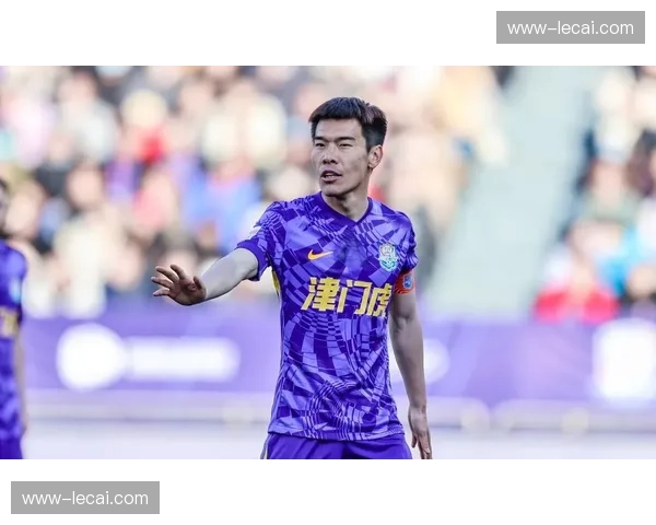 津门虎队长袖标交给巴顿 王秋明坐上替补席调整中场配置